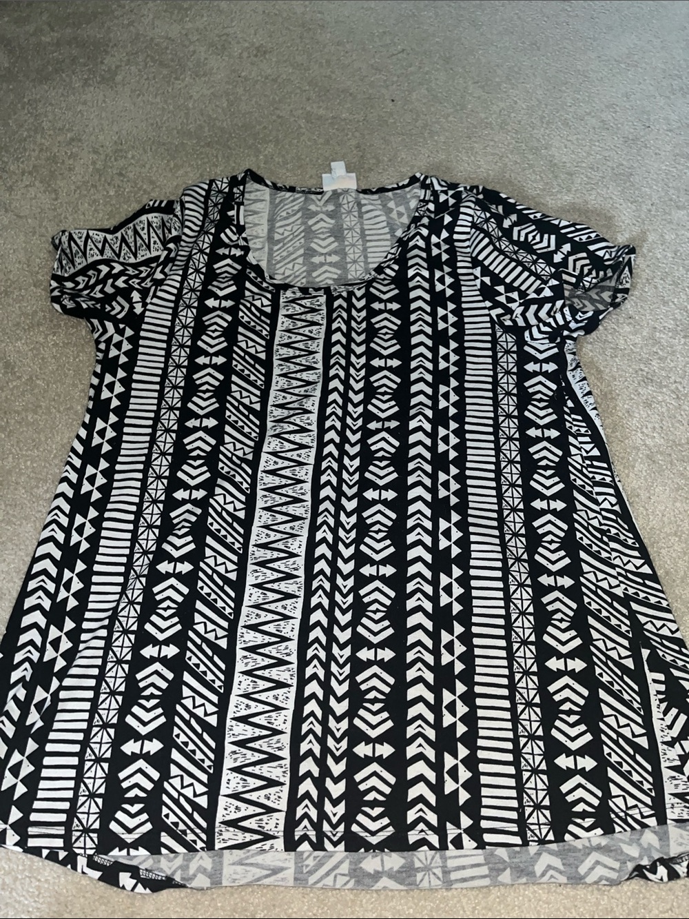 LuLaRoe Black & White Tribal Stripe Scoop Neck Tunic